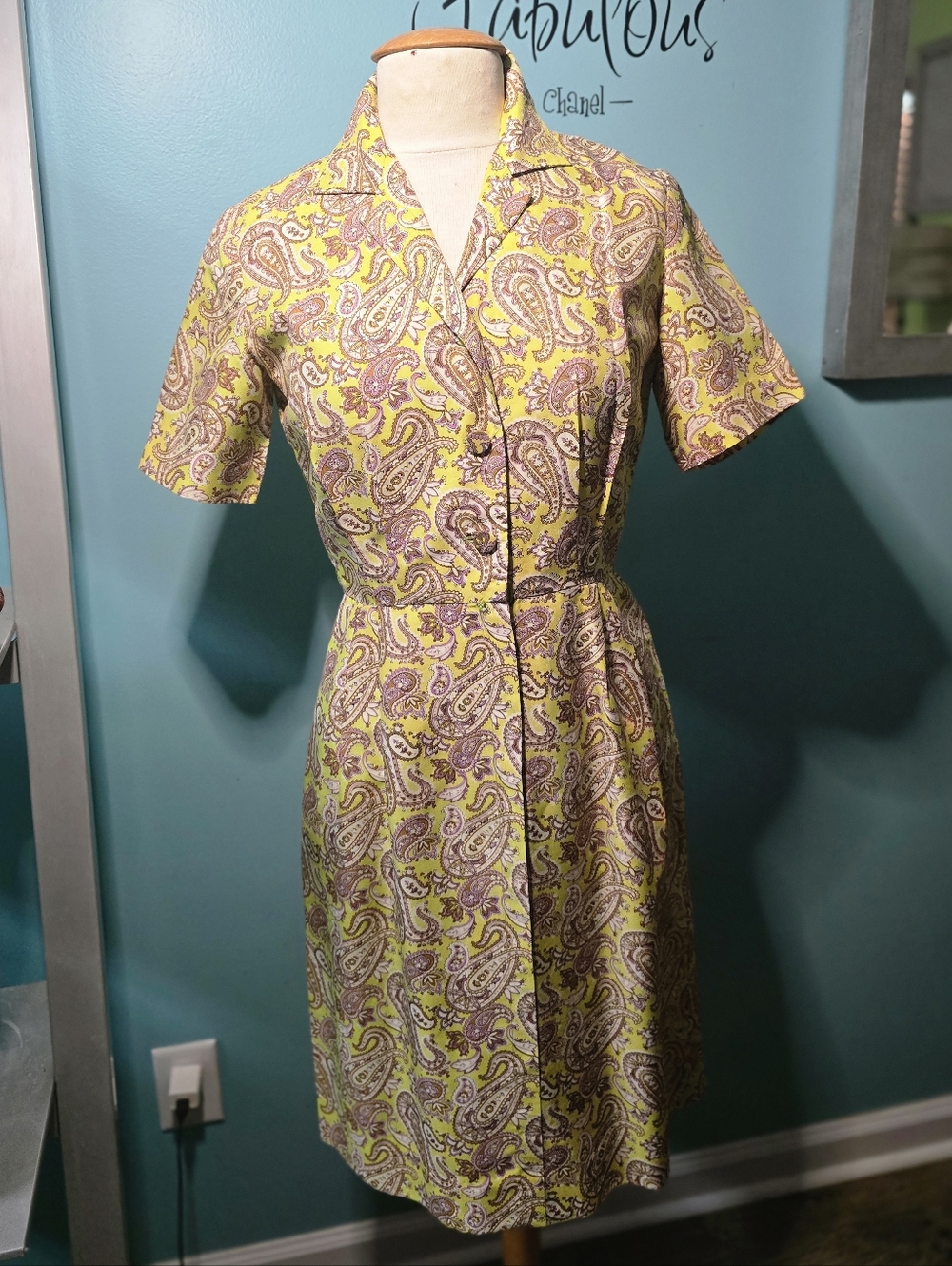 Vintage Chartreuse Yellow Paisley Short Sleeve Shirt Dress